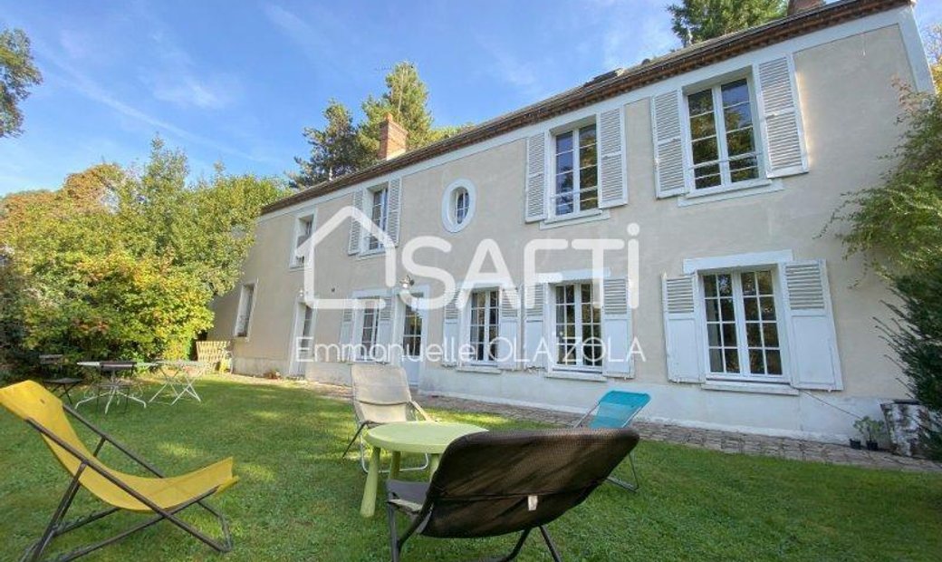 Charmante Demeure 234 M2,Avec Dépendance In Rambouillet, île De France