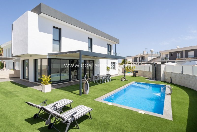 Villa in Santa Pola, Valencian Community, Spain 1 - 13500265