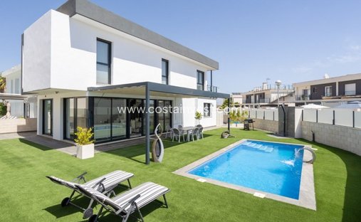 Villa in Santa Pola, Valencian Community, Spain 1