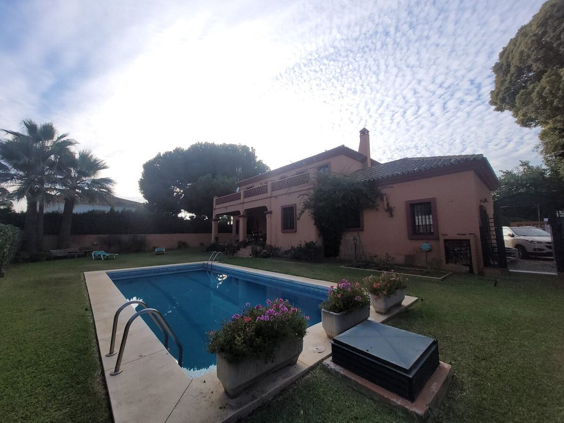 Villa Villa For Rent In San Pedro En San Pedro Alcántara, Andalucía