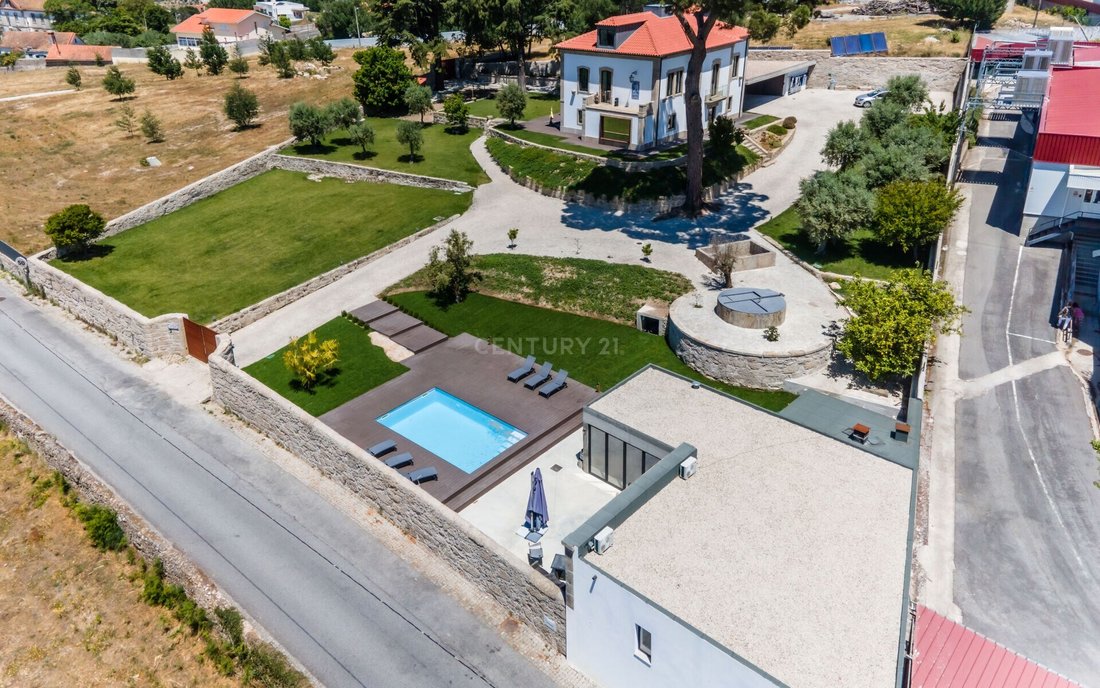 Villa Tábua In Vila Nova De Oliveirinha, Coimbra District, Portugal For