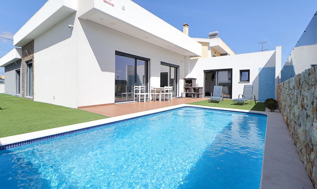 Villa Seixal Portugal In Fernão Ferro, Setubal, Portugal For Sale