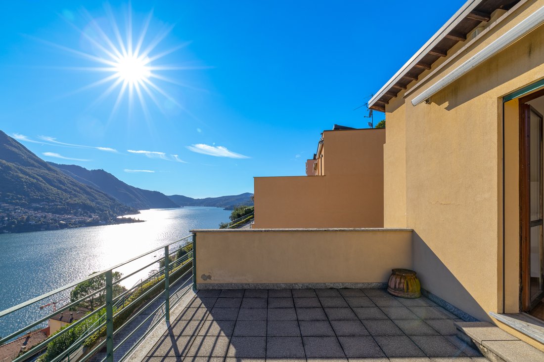 Villa With Lake View In Carate Urio And Large Terraces