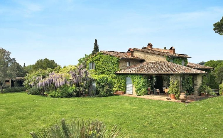 Luxury equestrian country homes for sale in Puglia Tuscany Italy