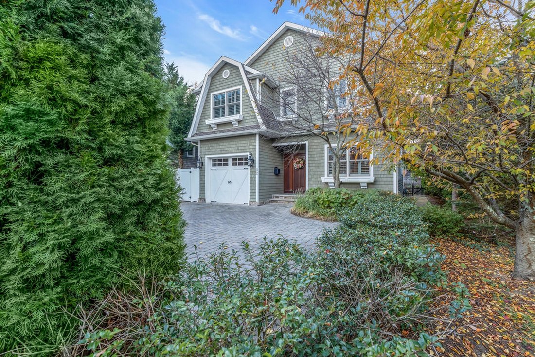 Must See In Rumson! In Rumson, New Jersey, United States For Sale
