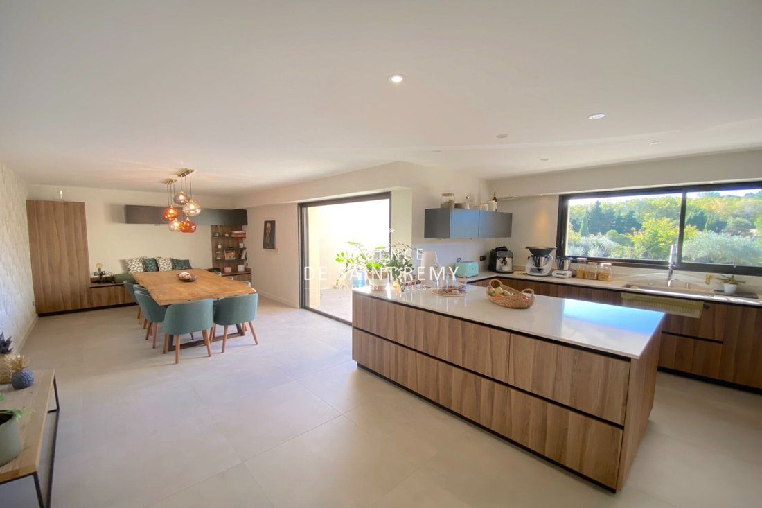 Vente Maison 8 Pièce(s) In Eyragues, France For Sale (13505375)