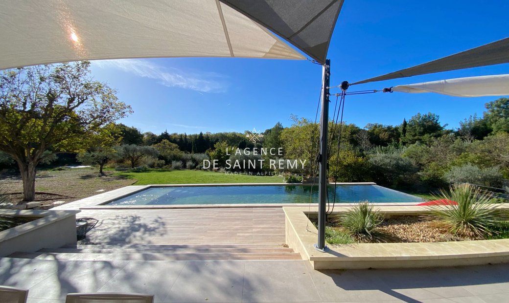 Vente Maison 8 Pièce(s) In Eyragues, France For Sale (13505375)