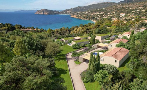 Villa in Rayol-Canadel-sur-Mer, Provence-Alpes-Côte d'Azur, France 1