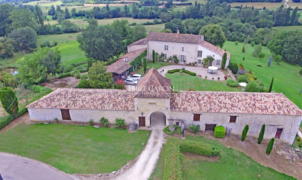 House With Enclosed Courtyard, Gîte, In Duras, Nouvelle Aquitaine