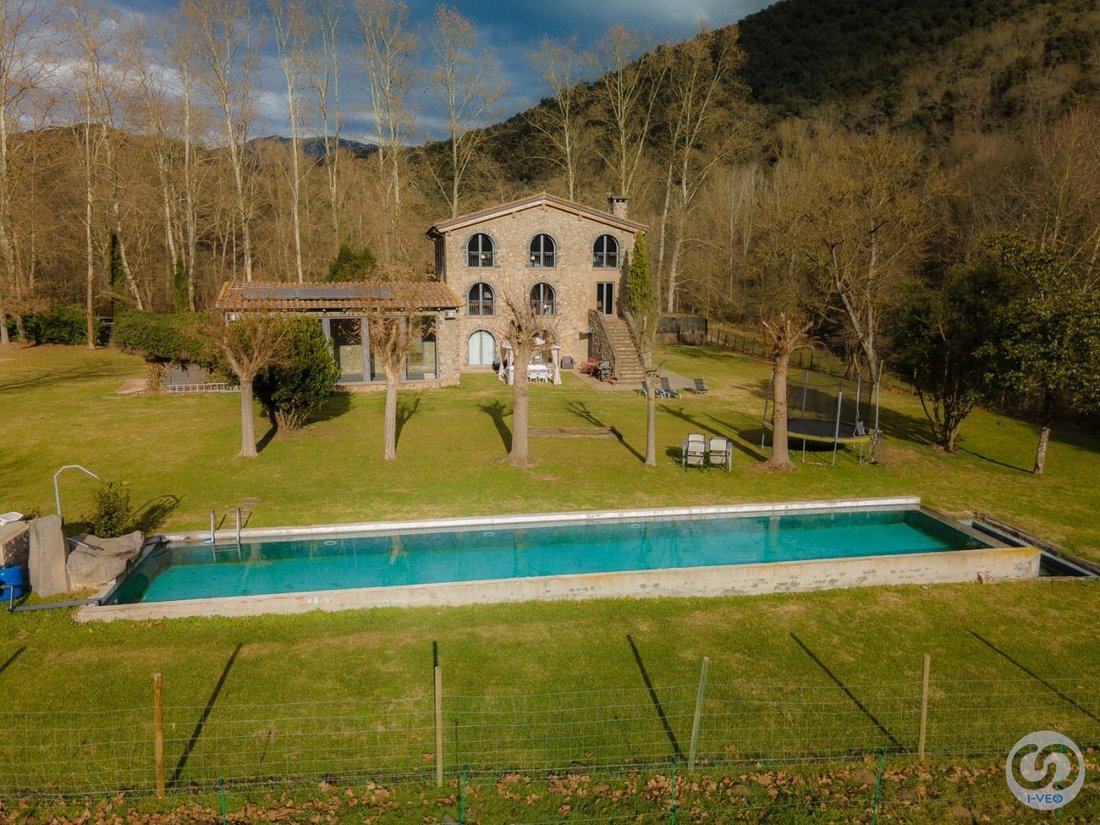 High Standing Stone Farmhouse In La Garrotxa In Girona, Catalonia, Spain For Sale (13513916)