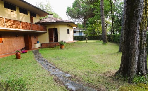 Villa en Ronchi, Massa, Italia 1