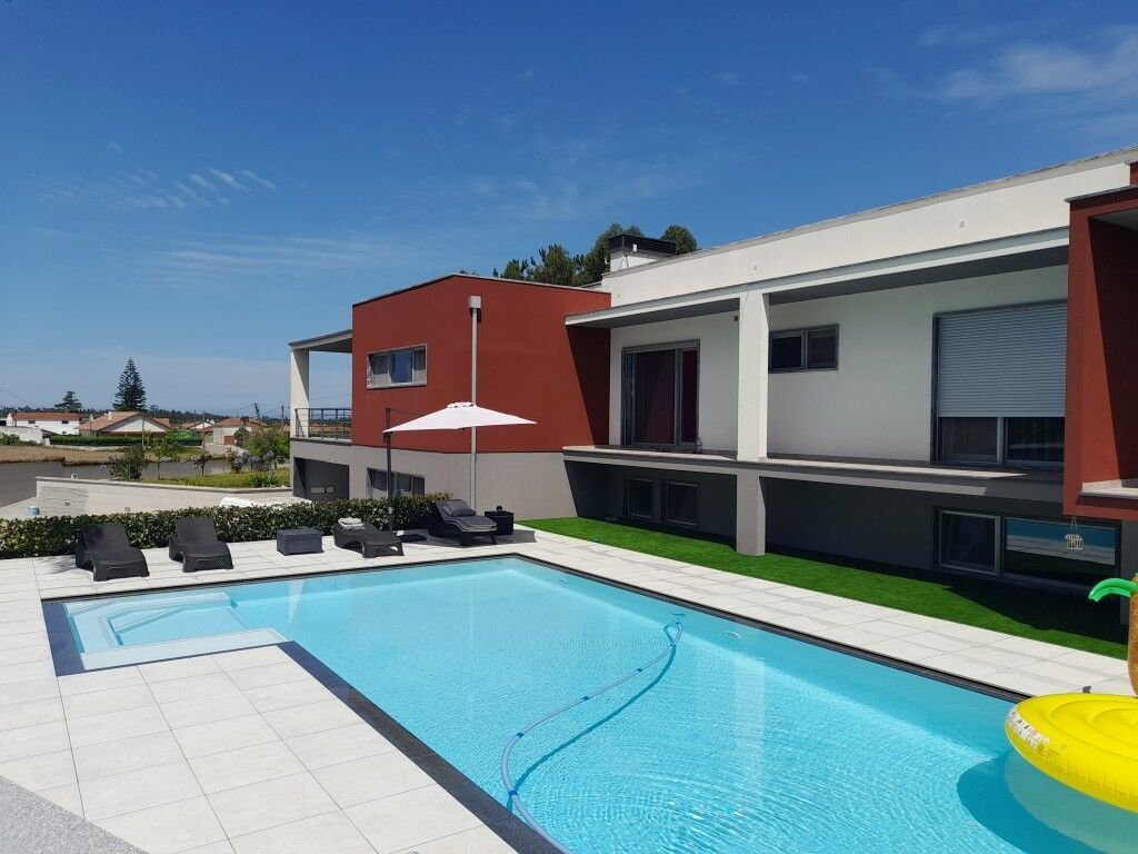 4 Bedroom Detached Villa With Swimming In Carriço, Leiria District