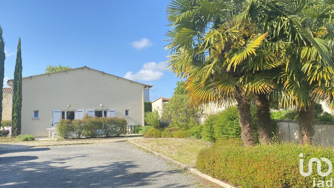 Vente Studio 5 Pièces In Jonzac, Nouvelle Aquitaine, France For Sale