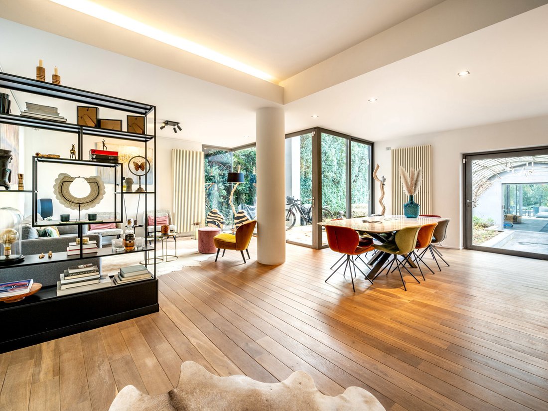 Woluwe Saint Lambert I Place Dumon In Woluwe Saint Lambert, Brussels