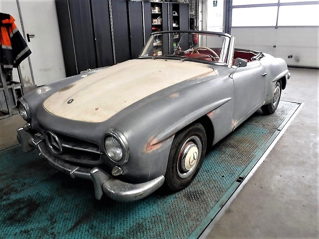 Cabriolet in De Lier, South Holland, Netherlands 1 - 11274485