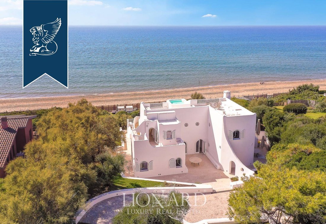 Luxury Waterfront Villa By Sabaudia's In Lungomare Di Sabaudia, Lazio