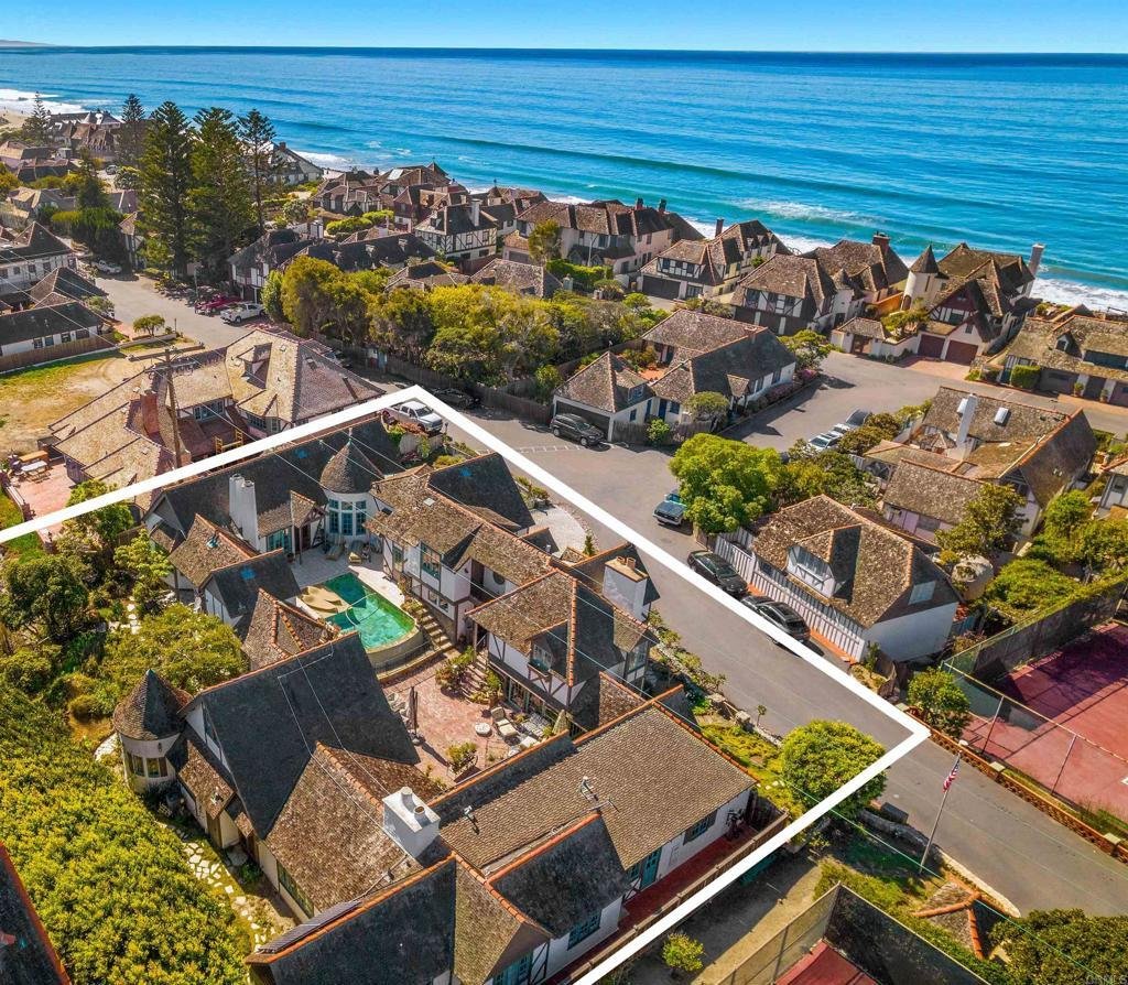 Marvelous Family Compound In Saint Malo In Oceanside, California