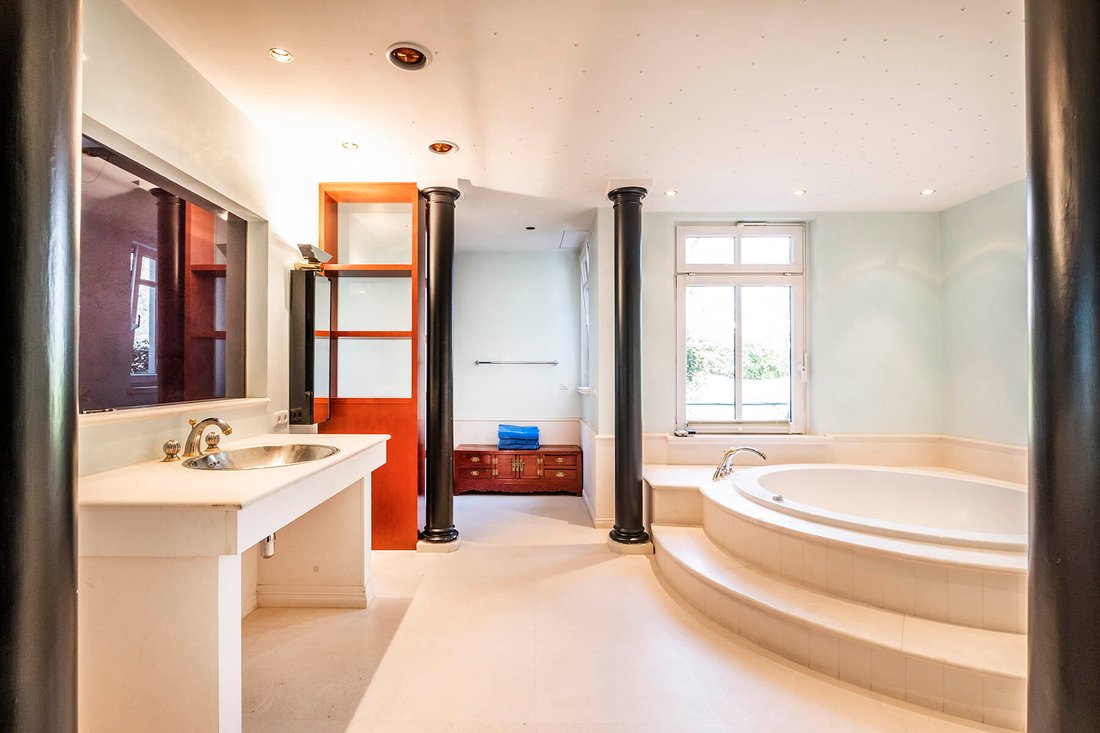 Exclusive South Facing House Within A House With In Hamburg, Hamburg