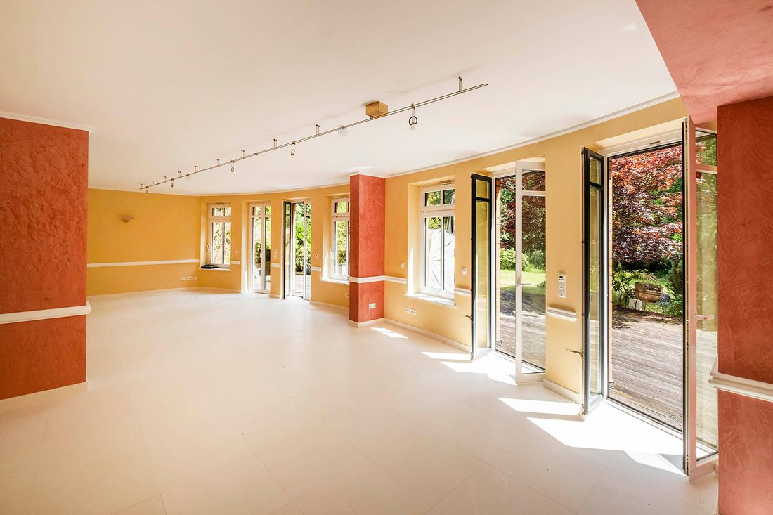 Exclusive South Facing House Within A House With In Hamburg, Hamburg