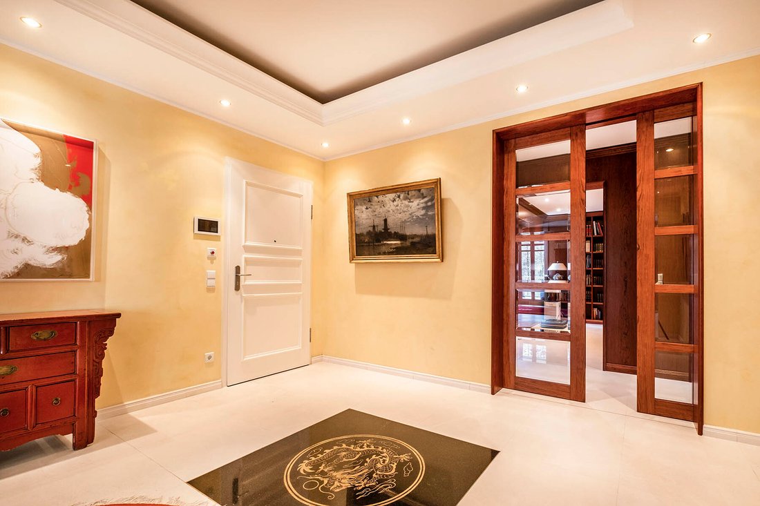 Exclusive South Facing House Within A House With In Hamburg, Hamburg