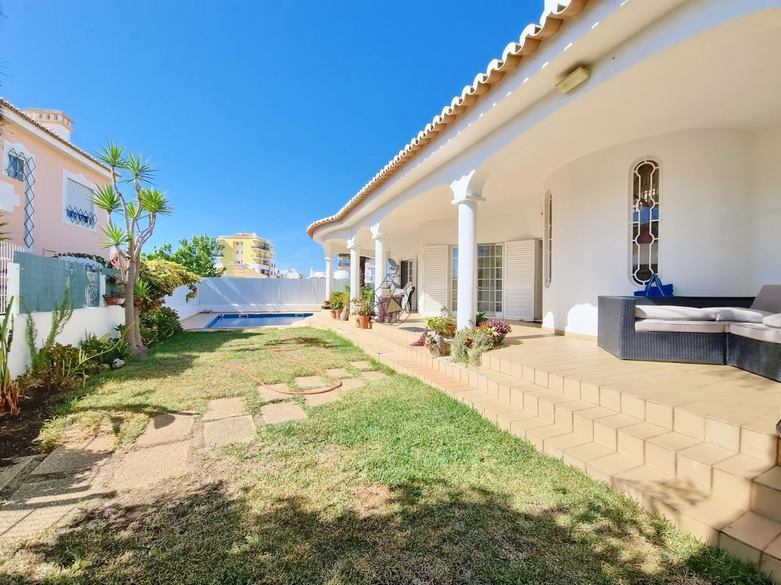 House T4 + 3 Quinta Do Rodrigo Portimão In Portimão, Algarve, Portugal