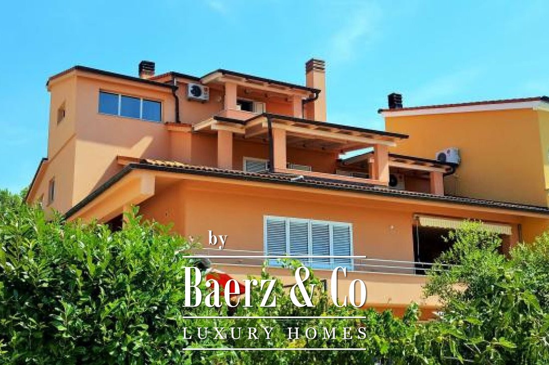 Štinjan, Kuća S Pet Namještenih Apartmana, In Pula, Istria County