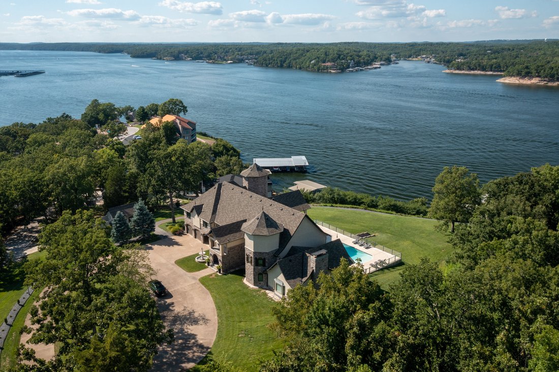 To Stone Mansion, A Truly In Osage Beach, Missouri, United