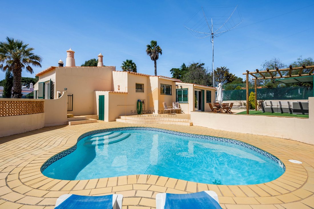 For Sale, 2+1 Bed Villa In Vale De Milho, In Carvoeiro, Algarve