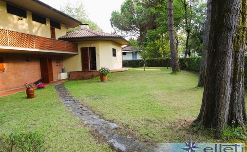 Villa en Ronchi, Massa, Italia 1