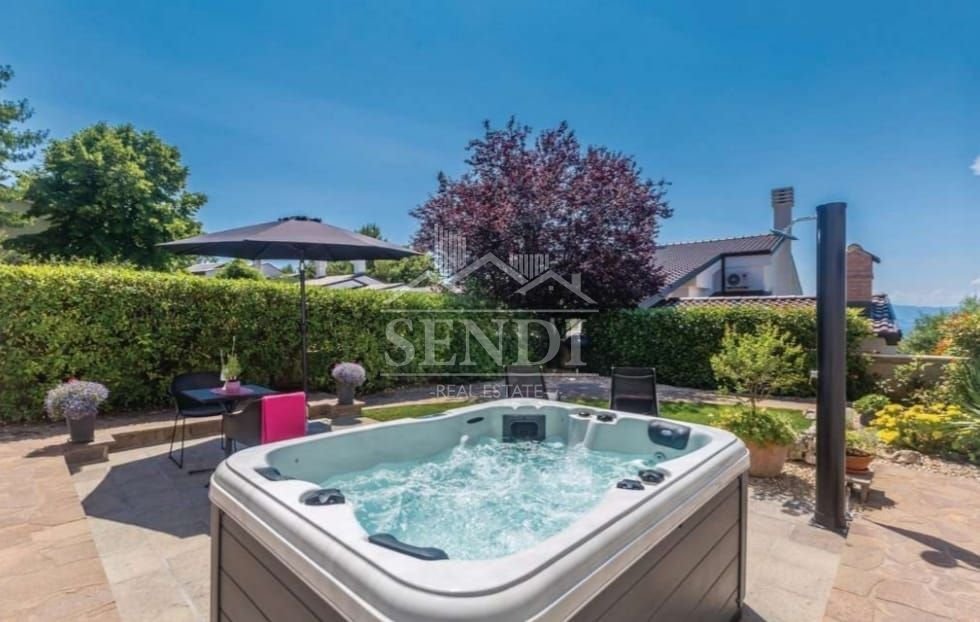 House Njivice, Omišalj, 300m2 In Rijeka, Primorje Gorski Kotar County