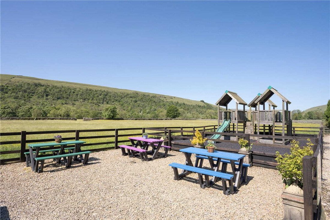 Stonelands Farmyard Cottages, And Dubb Croft In Litton, England, United