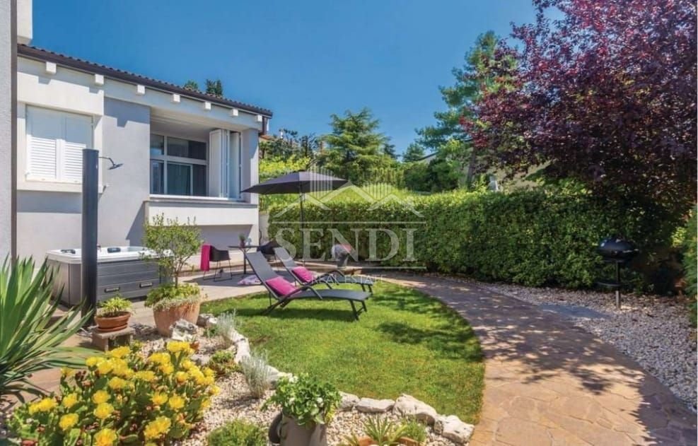 House Njivice, Omišalj, 300m2 In Rijeka, Primorje Gorski Kotar County