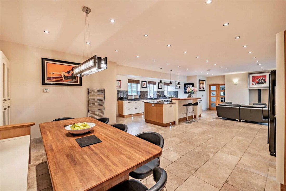 Meads, Wigton Lane Ls17 In Leeds, England, United Kingdom For Sale