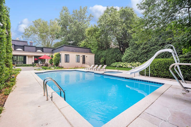 Ranch Style Home In Dreamy Indian Hill In Illinois, United