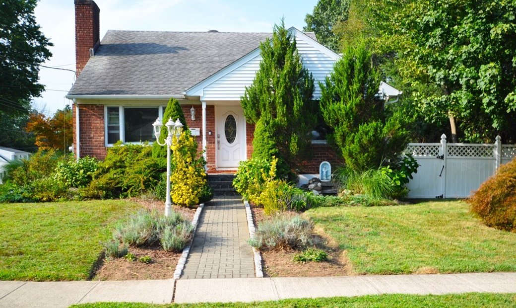 4 Bedrooms Single Family Detached In Hartsdale, New York, United States