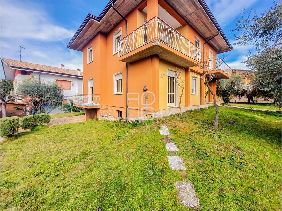 Villa in Rivoltella, Desenzano del Garda, Lombardy 2 - 13534287