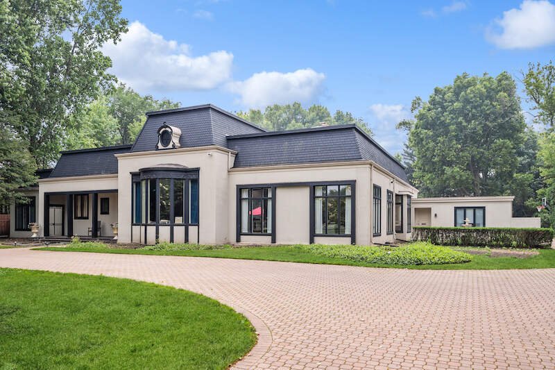 Ranch Style Home In Dreamy Indian Hill In Illinois, United