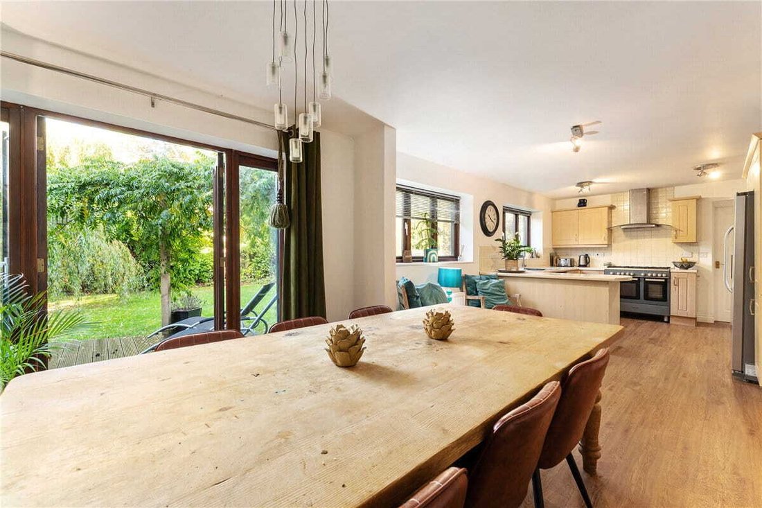 Codling Walk, Lower Cambourne Cb23 In Cambourne, England, United