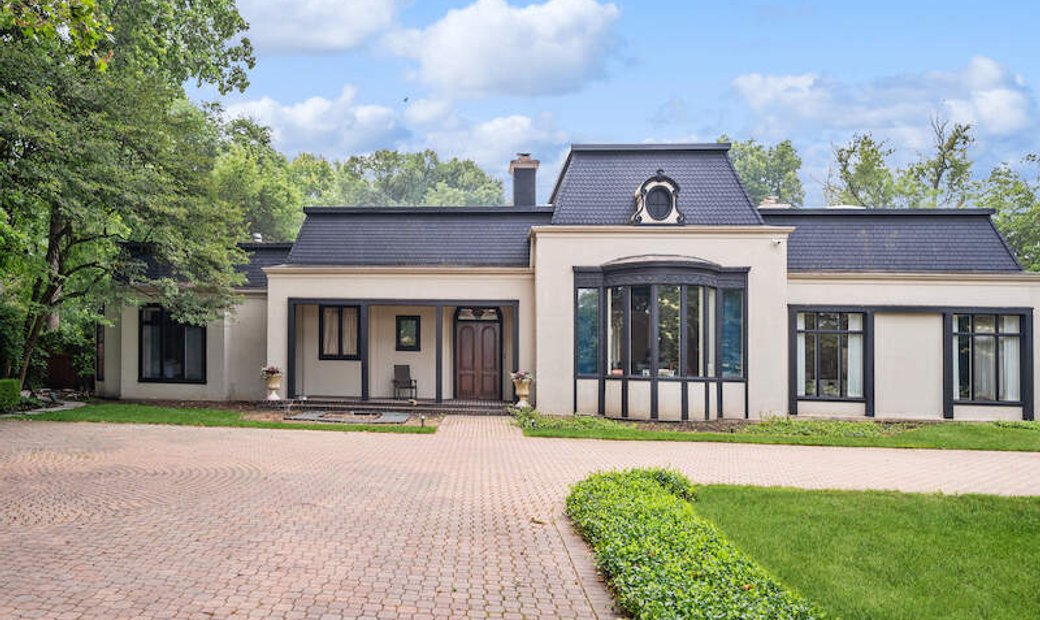 Ranch Style Home In Dreamy Indian Hill In Illinois, United