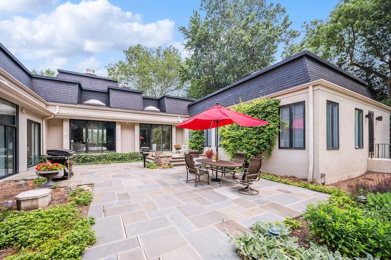 Ranch Style Home In Dreamy Indian Hill In Illinois, United