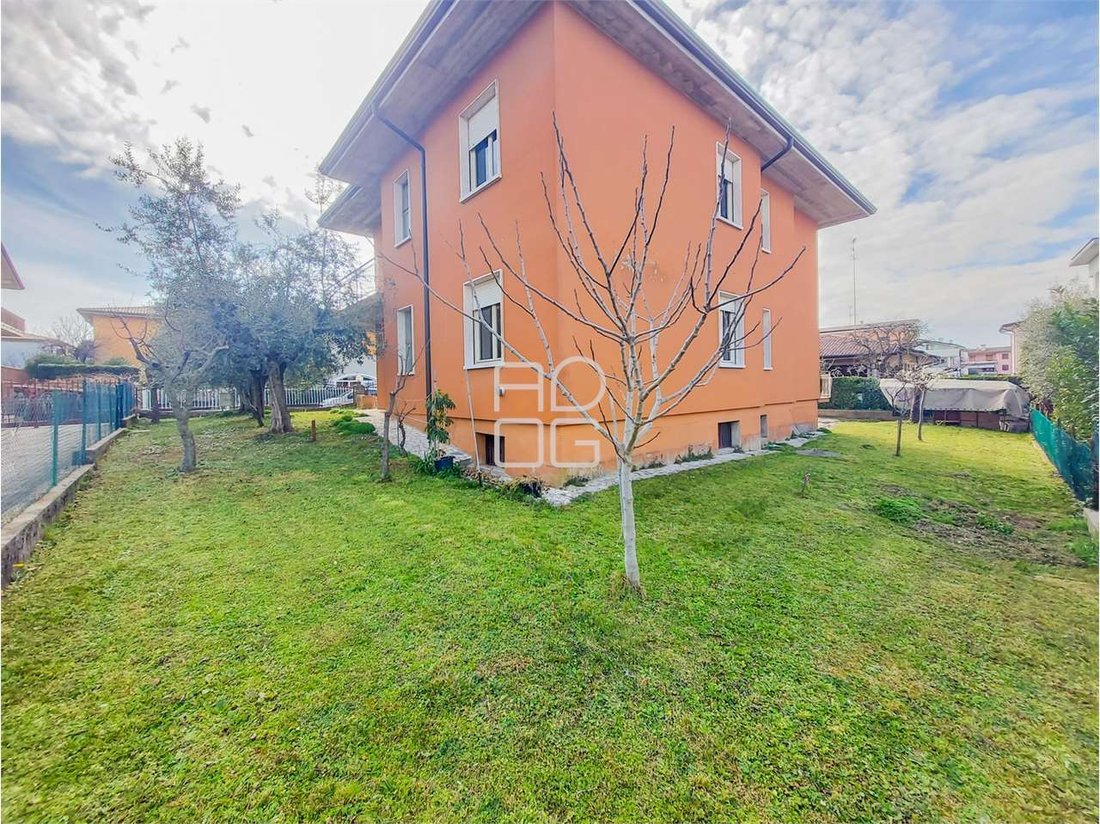 Villa in Rivoltella, Desenzano del Garda, Lombardy 3 - 13534287