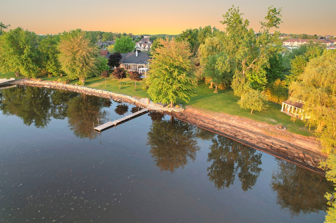Perfect Waterfront Bungalow On 1.2 Acres In Clarence Rockland, Ontario