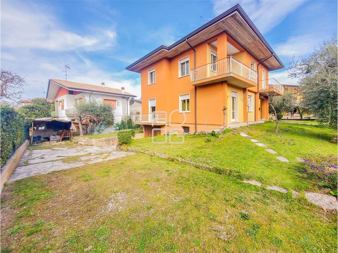 Villa in Rivoltella, Desenzano del Garda, Lombardy 1 - 13534287