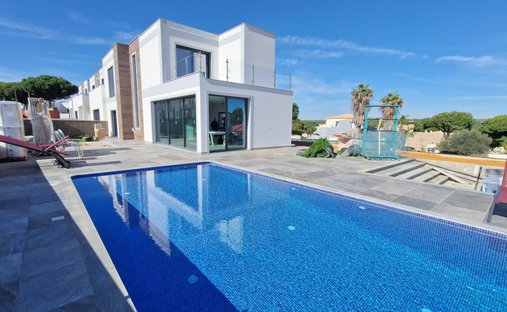 House in Praia dos Pescadores, Olhos de Agua, Portugal 1