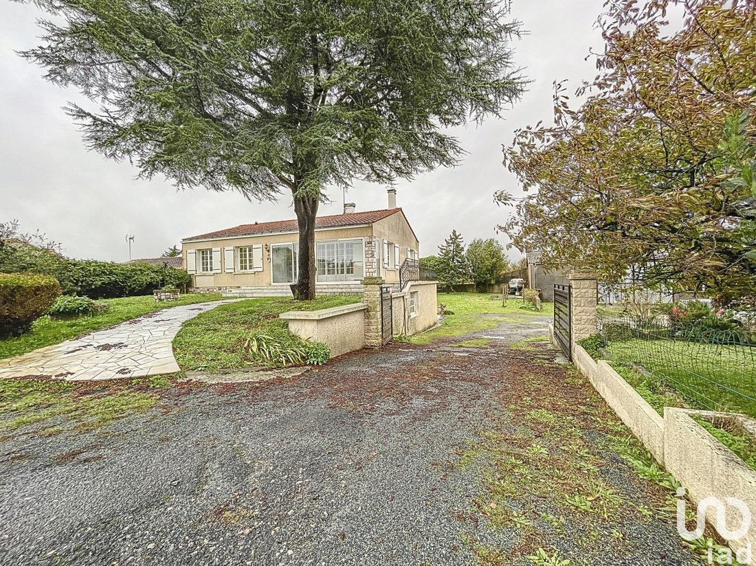 Vente Maison/Villa 7 Pièces In Charron, Nouvelle Aquitaine, France For