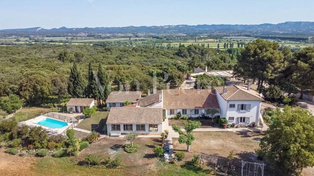 Bull Estate In The In Maussane Les Alpilles, Provence Alpes Côte D'azur, France For Sale (13500998)
