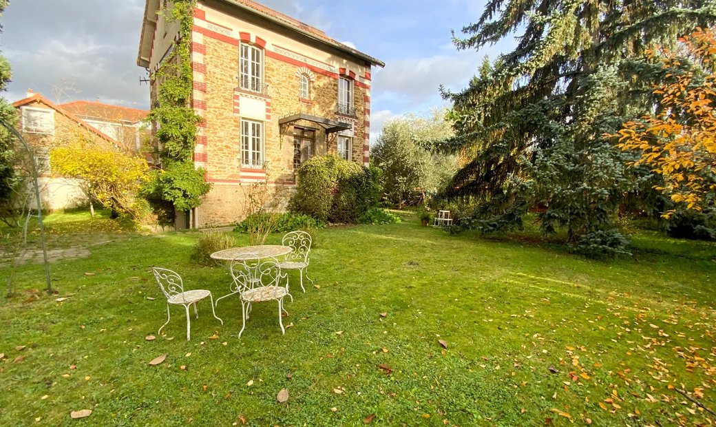 Villemomble House In Villemomble, île De France, France For Sale (13536898)