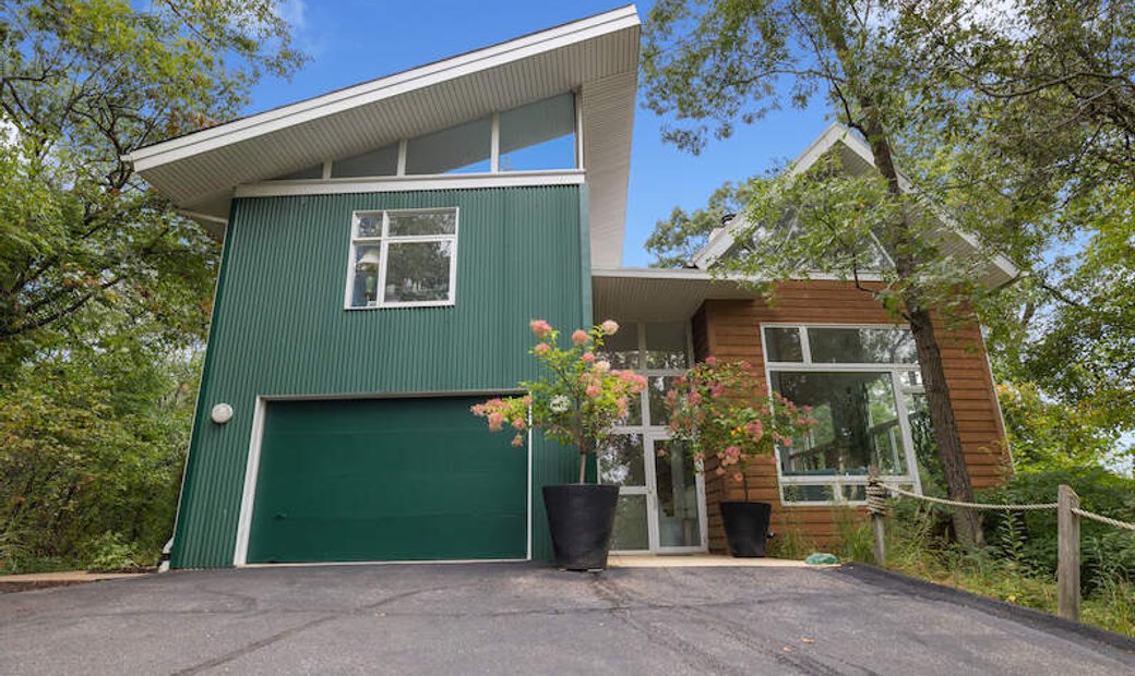 A Home Both Elegant And Provocative In Beverly Shores, Indiana, United