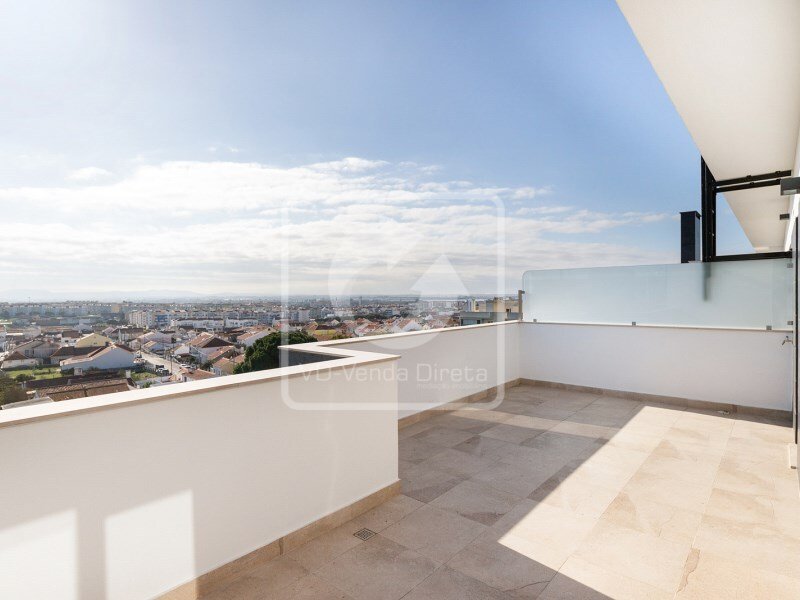 Fabulous 5 Bedroom Duplex Apartment With Pool In In Montijo, Setubal