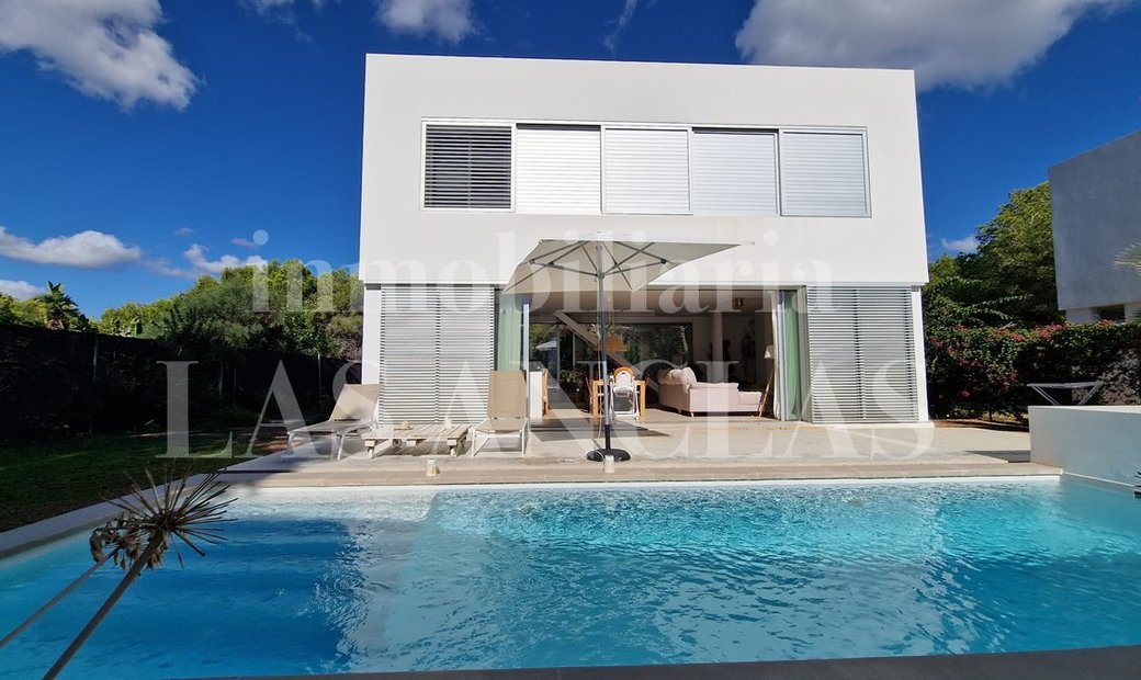 San Carlos De Peralta House / In Santa Eulalia Del Río, Illes Balears